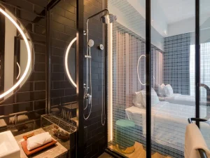 hotel_toilet-bed-double